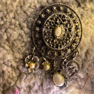 Vintage Brooches jewelry & more